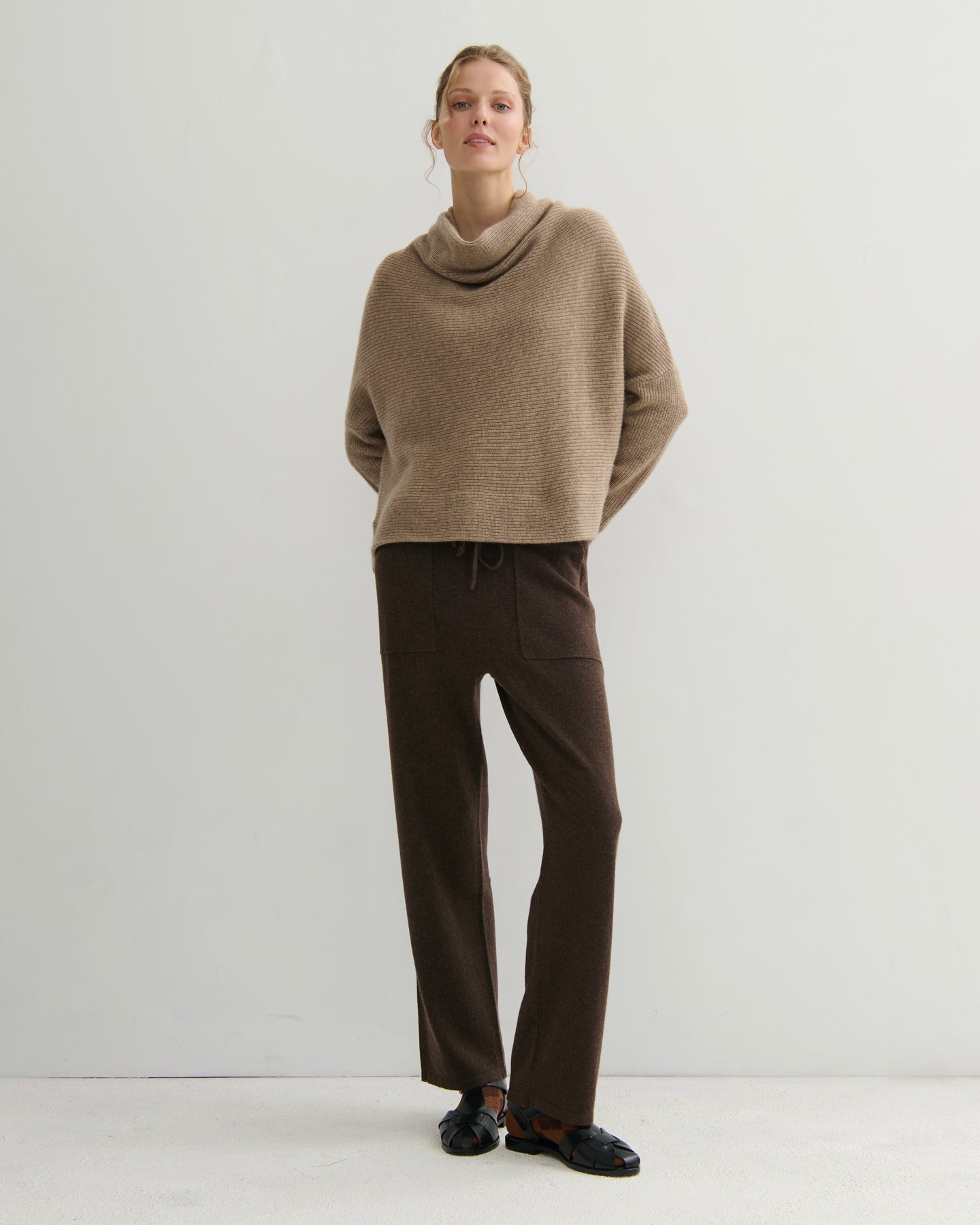 CASHMERE STRAIGHT LEG PANTS - CHOCOLATE