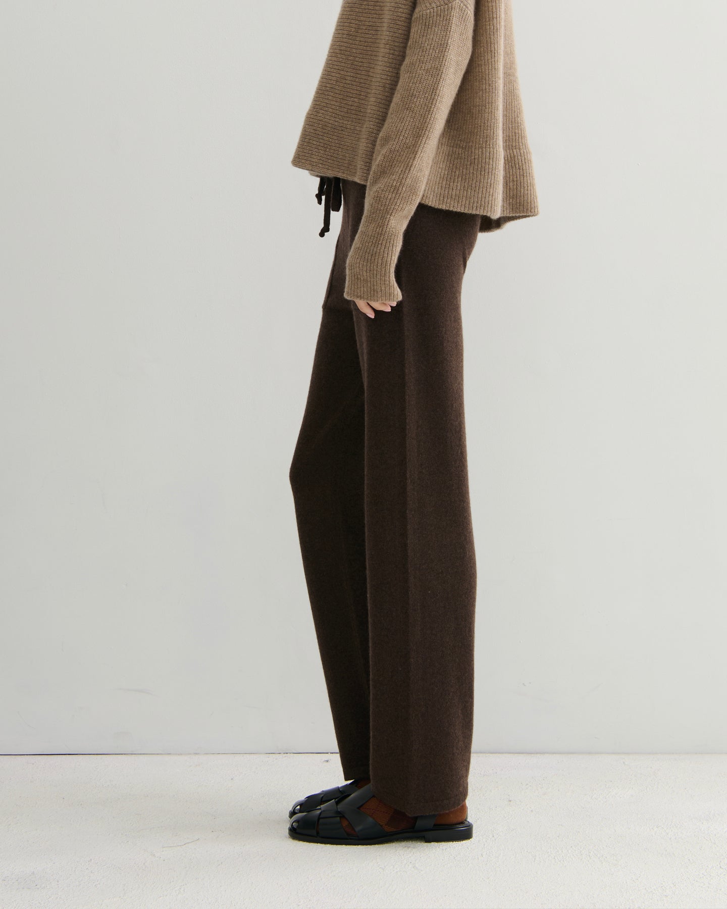 CASHMERE STRAIGHT LEG PANTS - CHOCOLATE