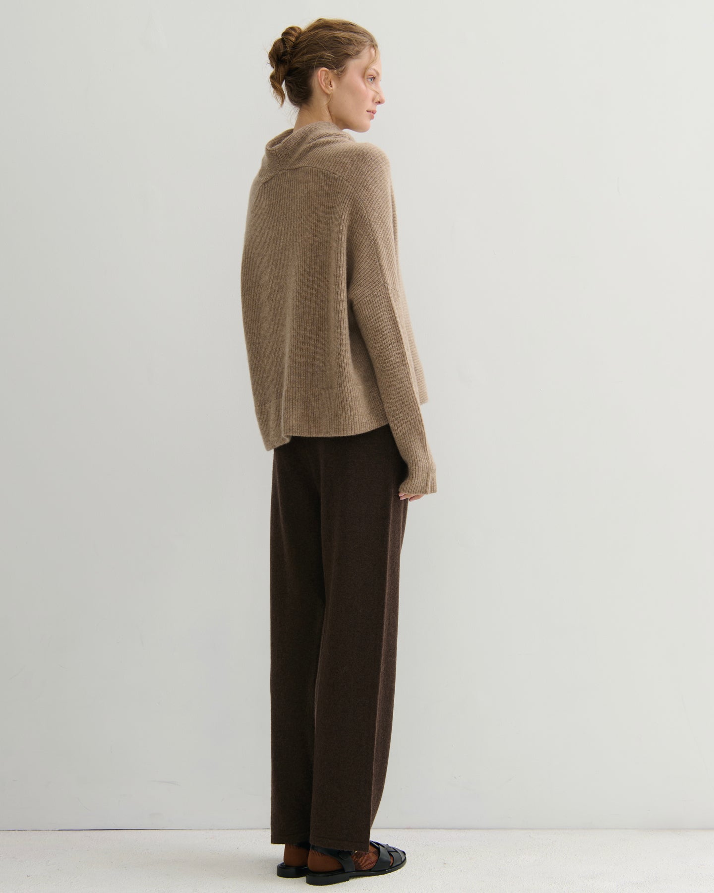 CASHMERE STRAIGHT LEG PANTS - CHOCOLATE
