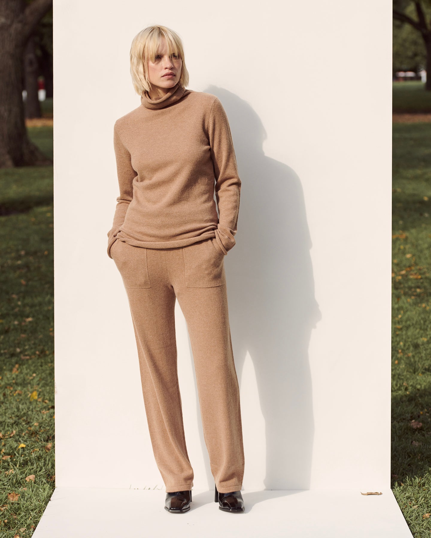 CASHMERE STRAIGHT LEG PANTS - CARAMEL