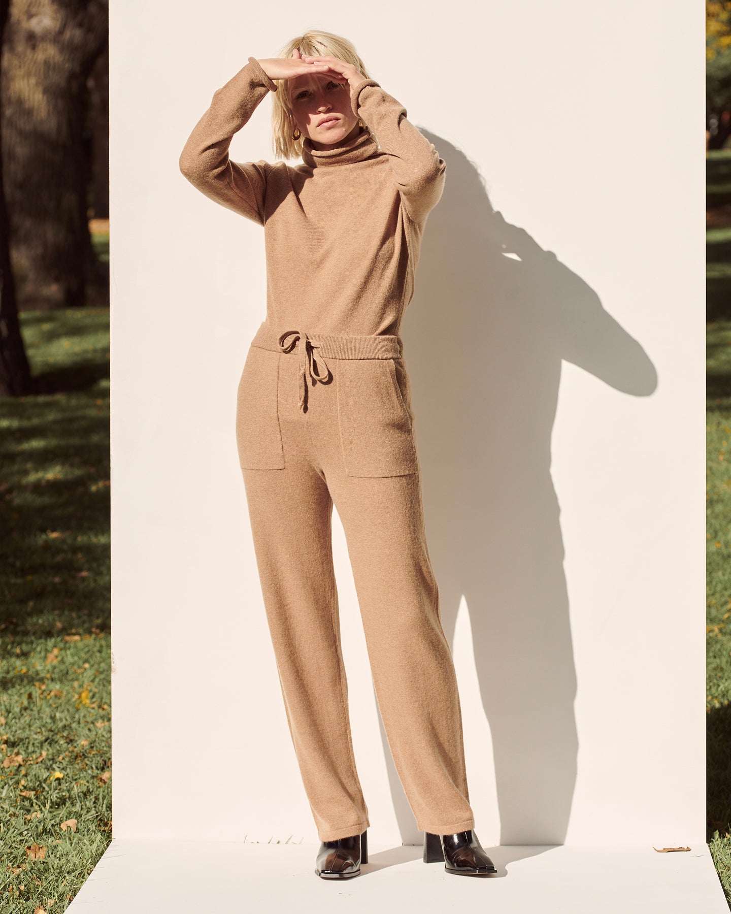 CASHMERE STRAIGHT LEG PANTS - CARAMEL