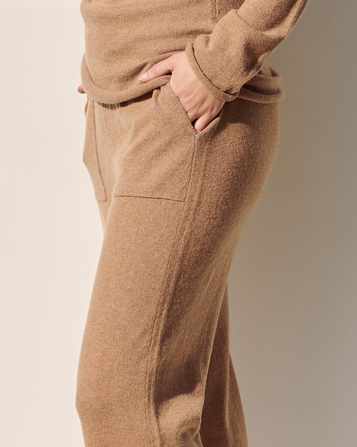 CASHMERE STRAIGHT LEG PANTS - CARAMEL