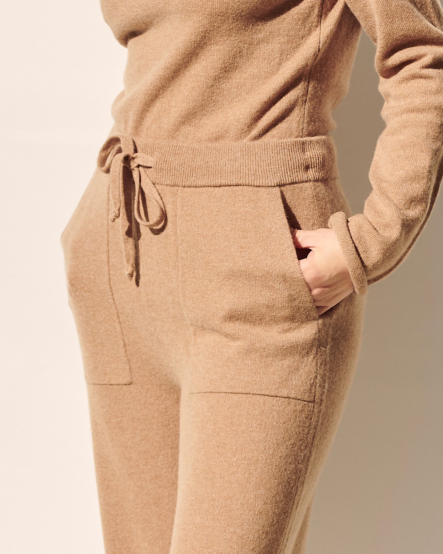CASHMERE STRAIGHT LEG PANTS - CARAMEL