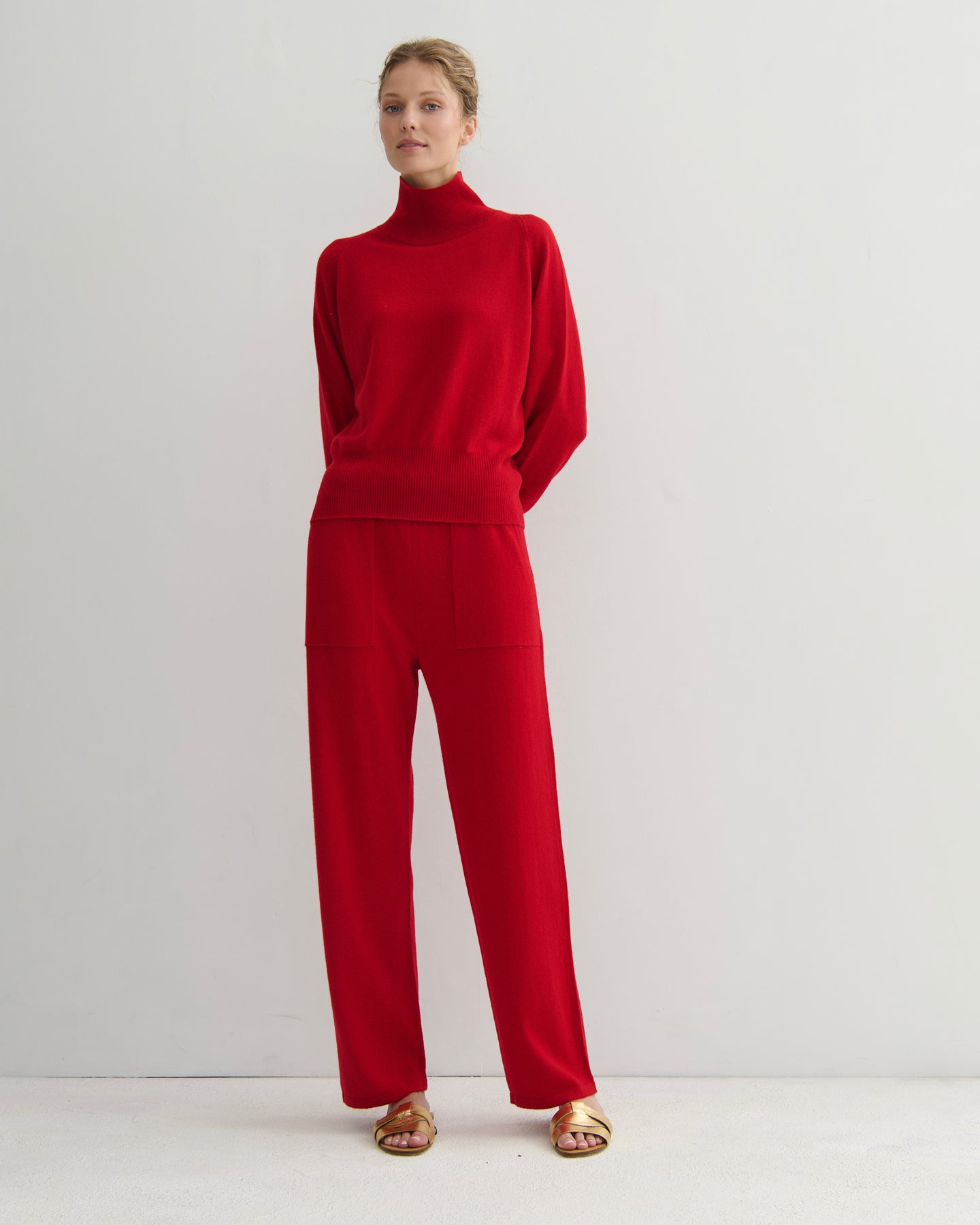 CASHMERE STRAIGHT LEG PANTS - SCARLET RED