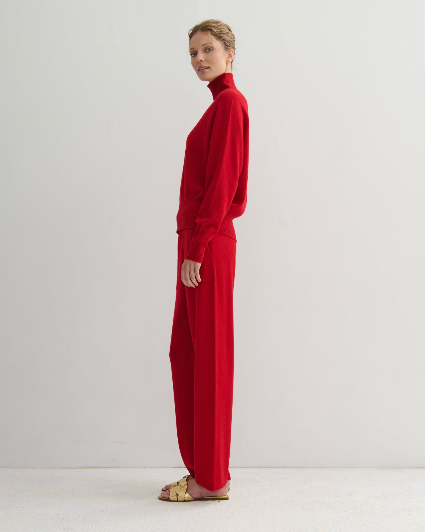 CASHMERE STRAIGHT LEG PANTS - SCARLET RED
