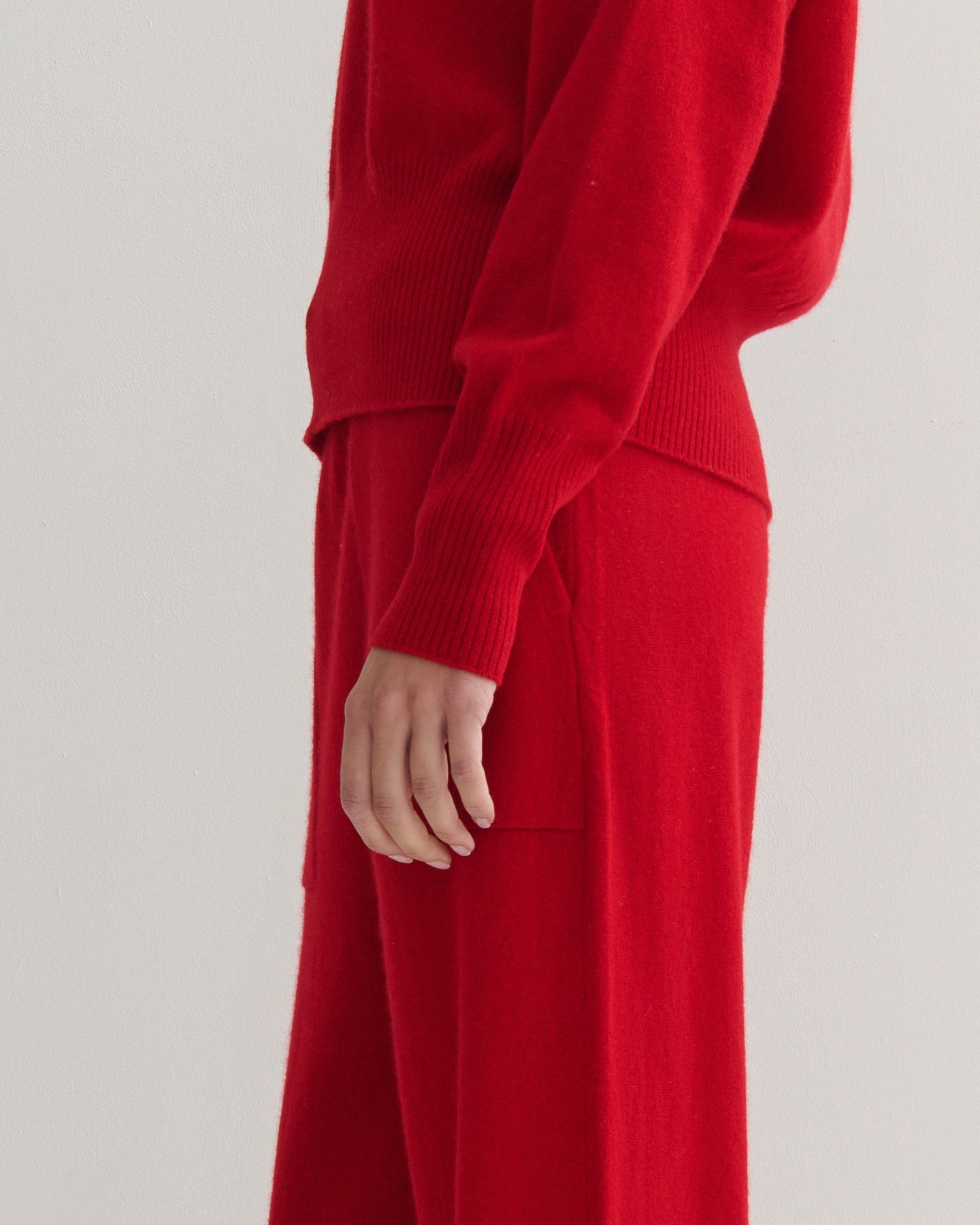 CASHMERE STRAIGHT LEG PANTS - SCARLET RED