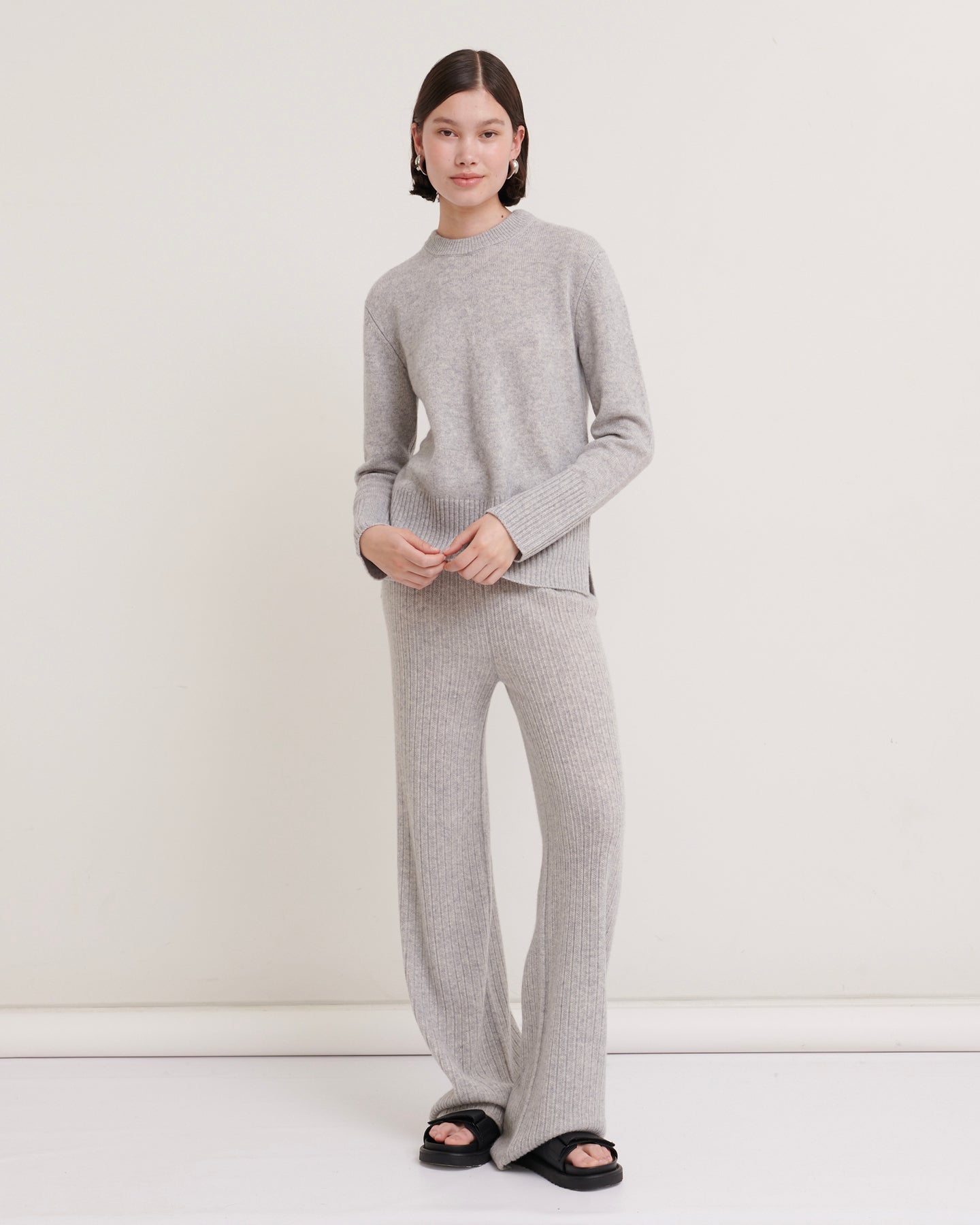 CASHMERE TEXTURED FLARE PANTS - LIGHT GREY