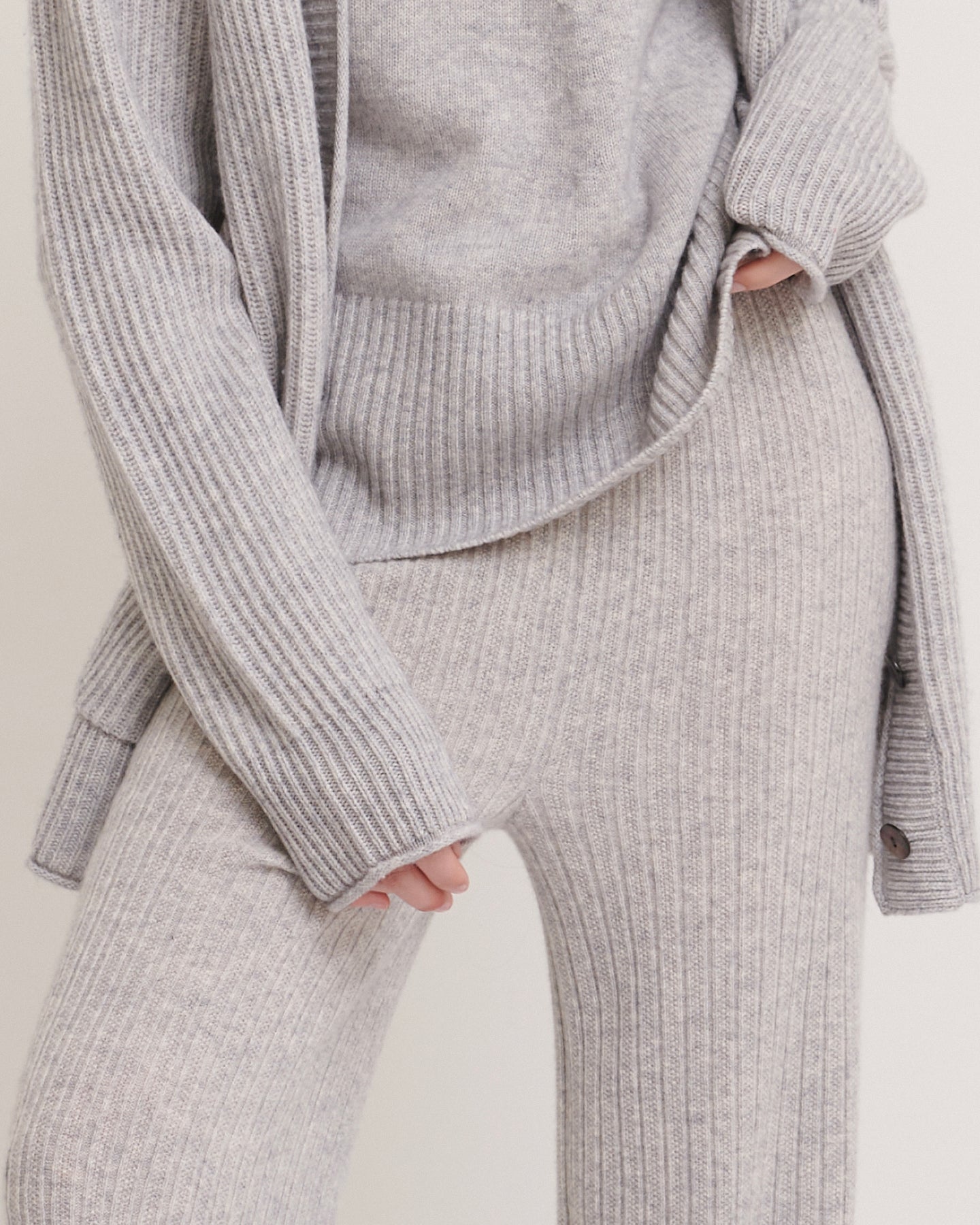 CASHMERE TEXTURED FLARE PANTS - LIGHT GREY