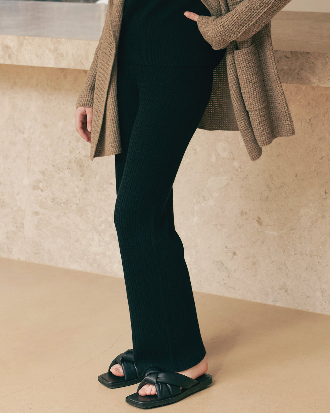 CASHMERE TEXTURED FLARE PANTS - BLACK