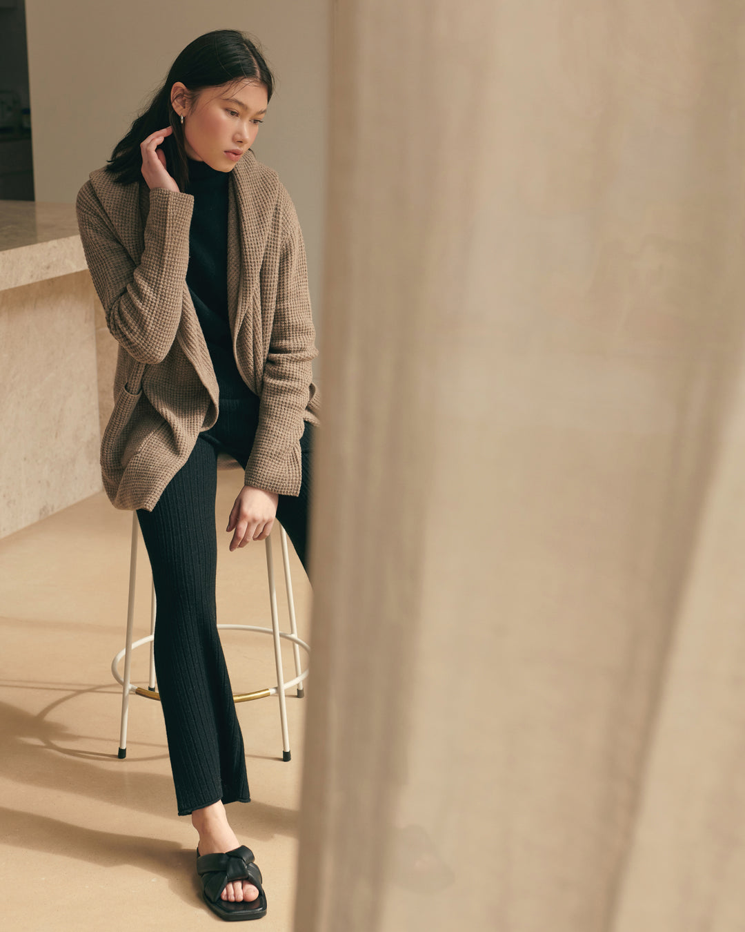 CASHMERE TEXTURED FLARE PANTS - BLACK