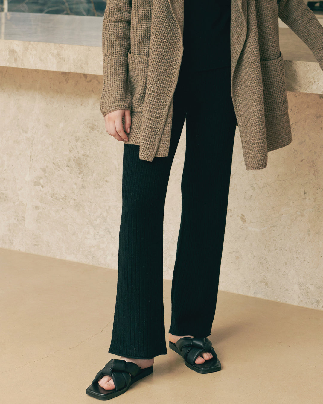 CASHMERE TEXTURED FLARE PANTS - BLACK