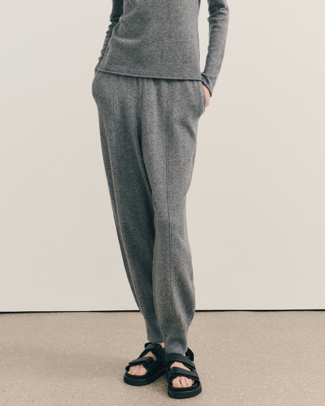 CASHMERE VOYAGER PANTS - MID GREY