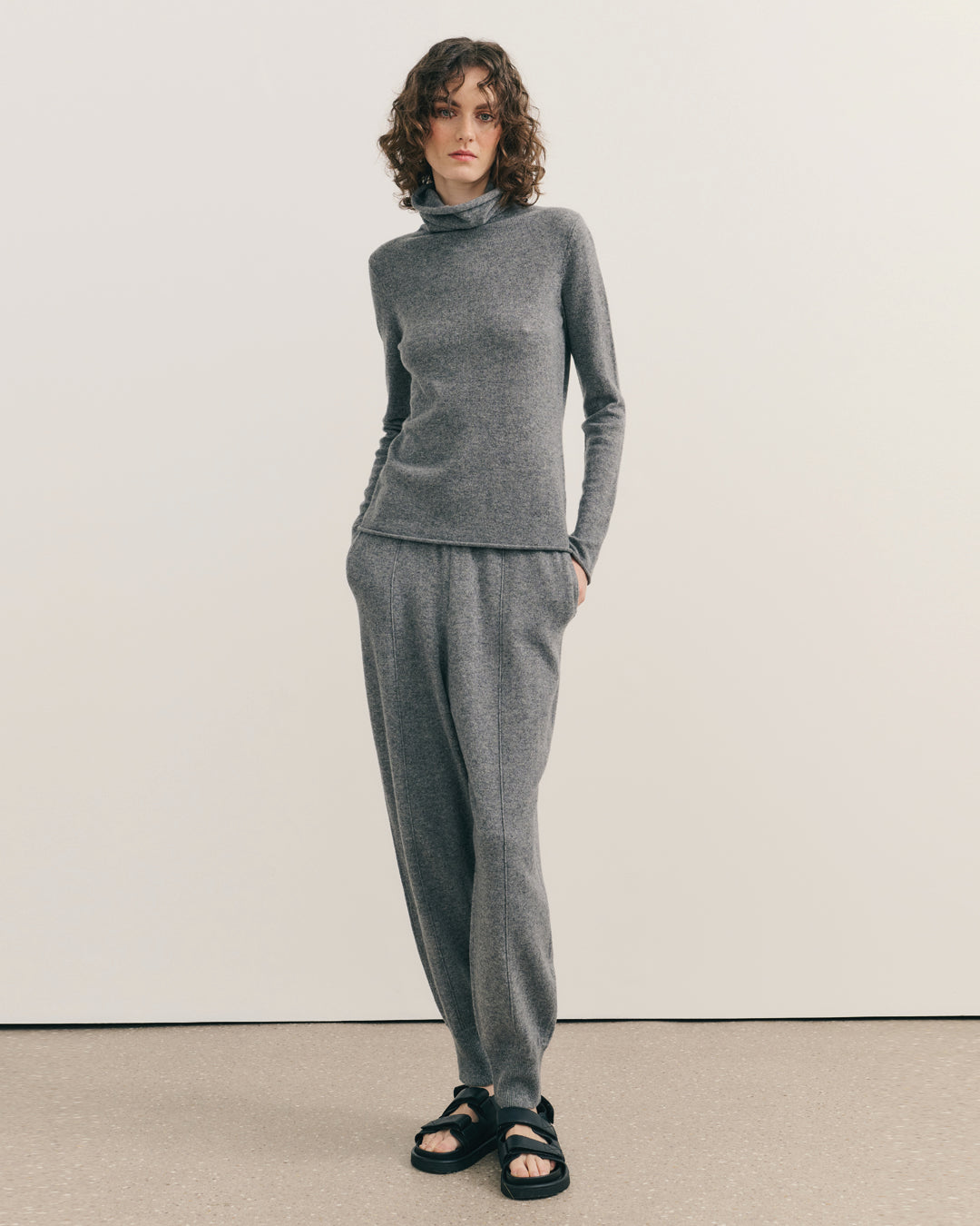 CASHMERE VOYAGER PANTS - MID GREY