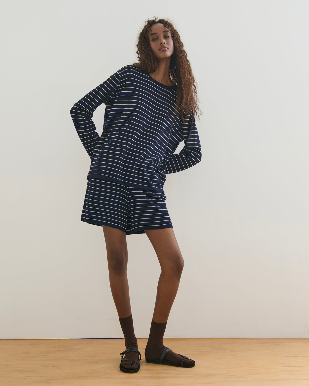 FINE STRIPE COTTON CASHMERE LONG SLEEVE TEE - NAVY