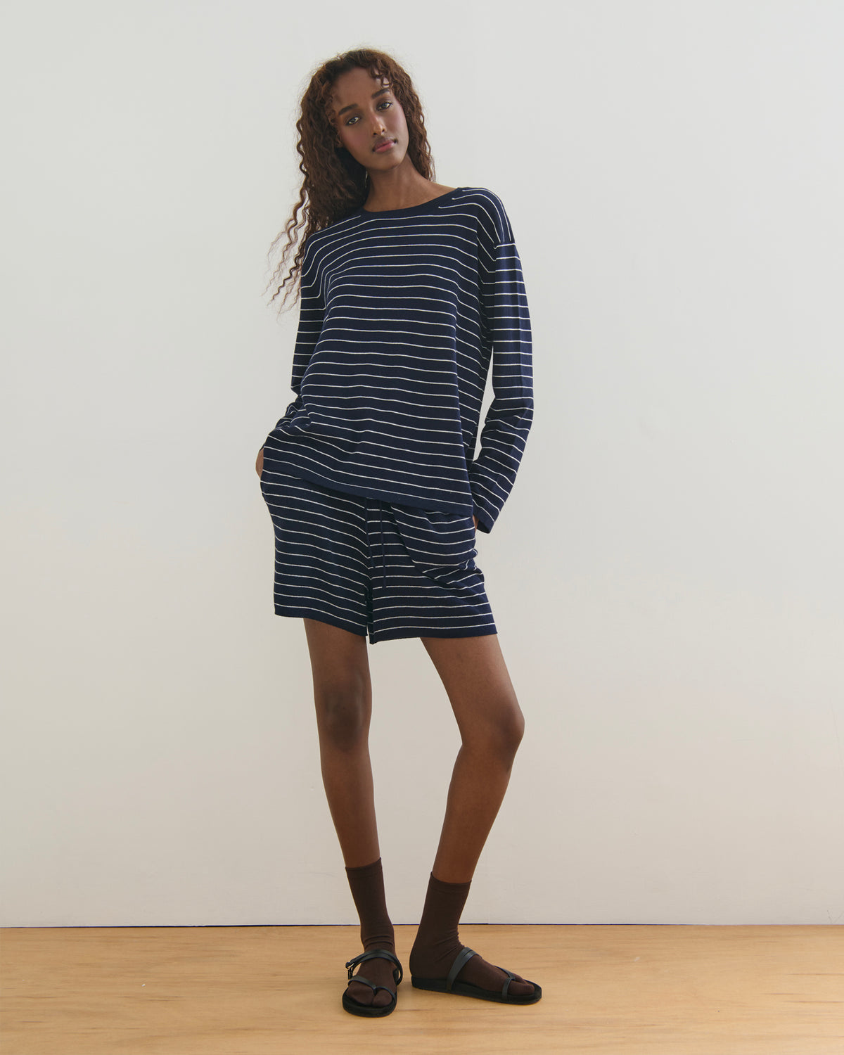 FINE STRIPE COTTON CASHMERE LONG SLEEVE TEE - NAVY