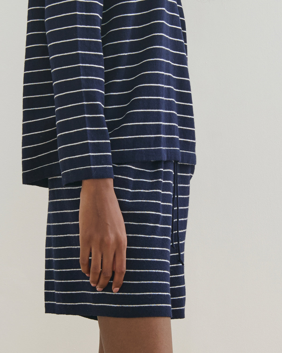 FINE STRIPE COTTON CASHMERE LONG SLEEVE TEE - NAVY