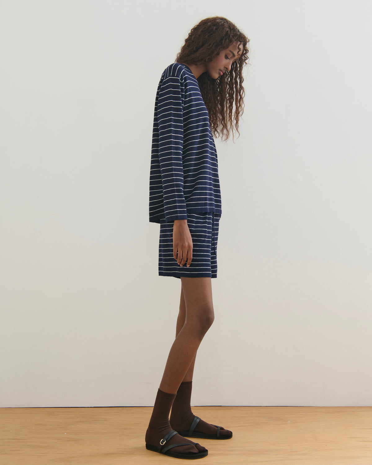 FINE STRIPE COTTON CASHMERE LONG SLEEVE TEE - NAVY