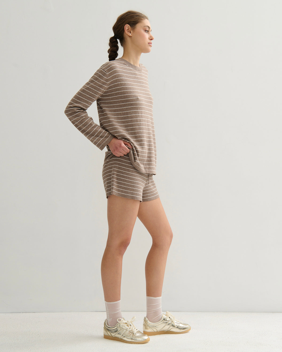 FINE STRIPE COTTON CASHMERE KNIT TEE - TAUPE