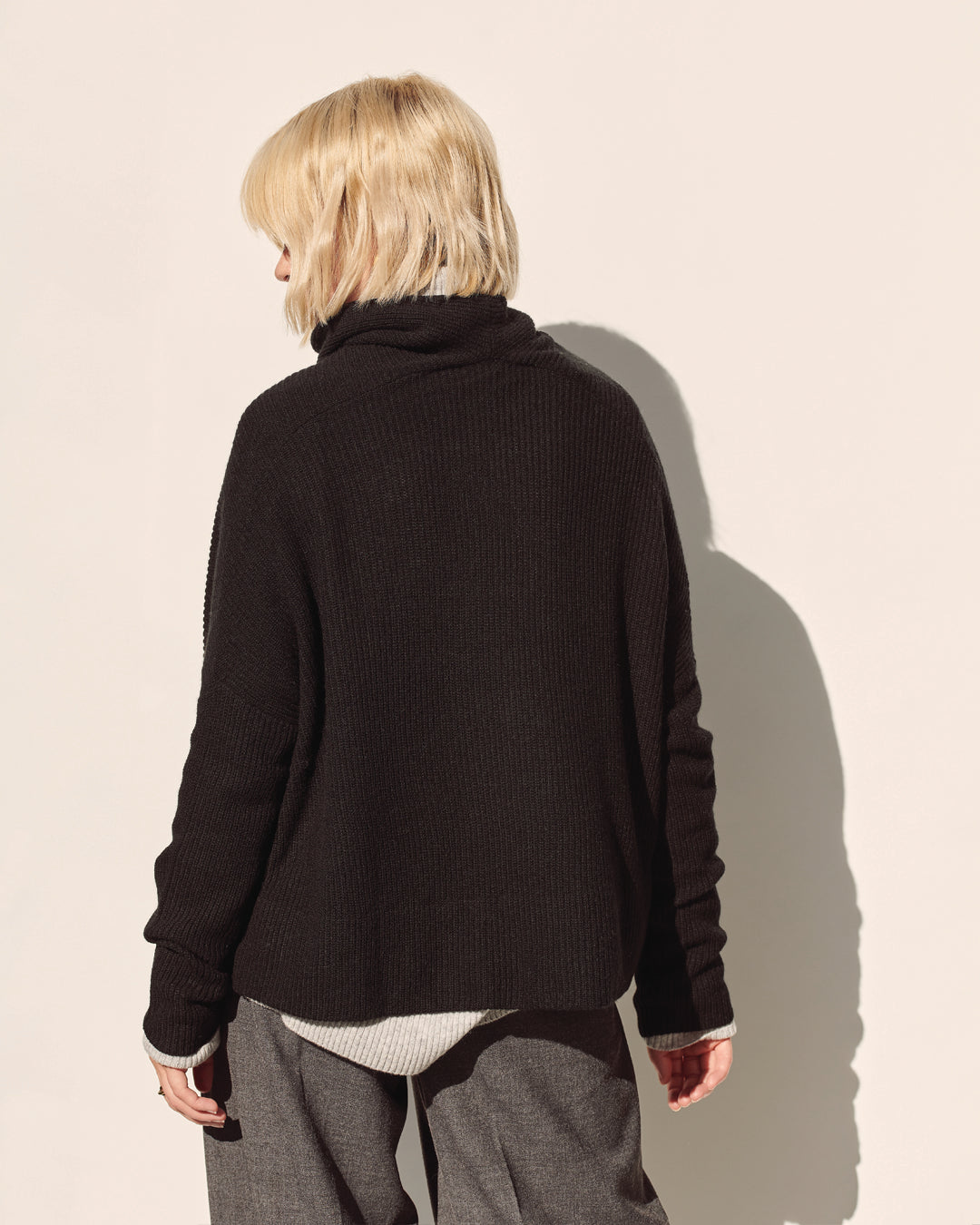 RIB KNIT COWL NECK CROP TOP - BLACK