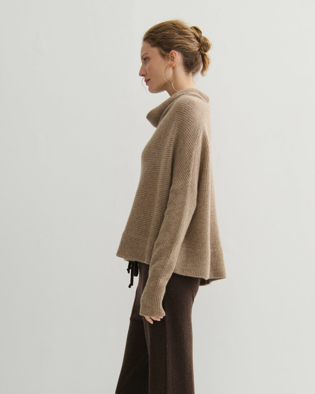 RIB KNIT COWL NECK CROP TOP - SHIITAKE RAW