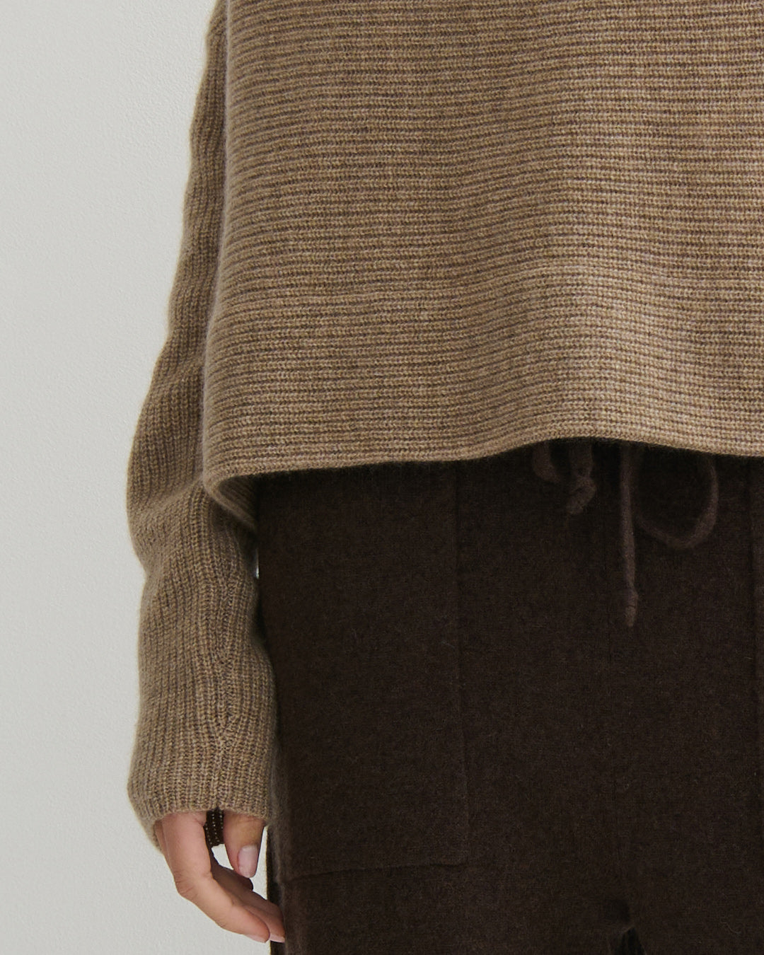 RIB KNIT COWL NECK CROP TOP - SHIITAKE RAW