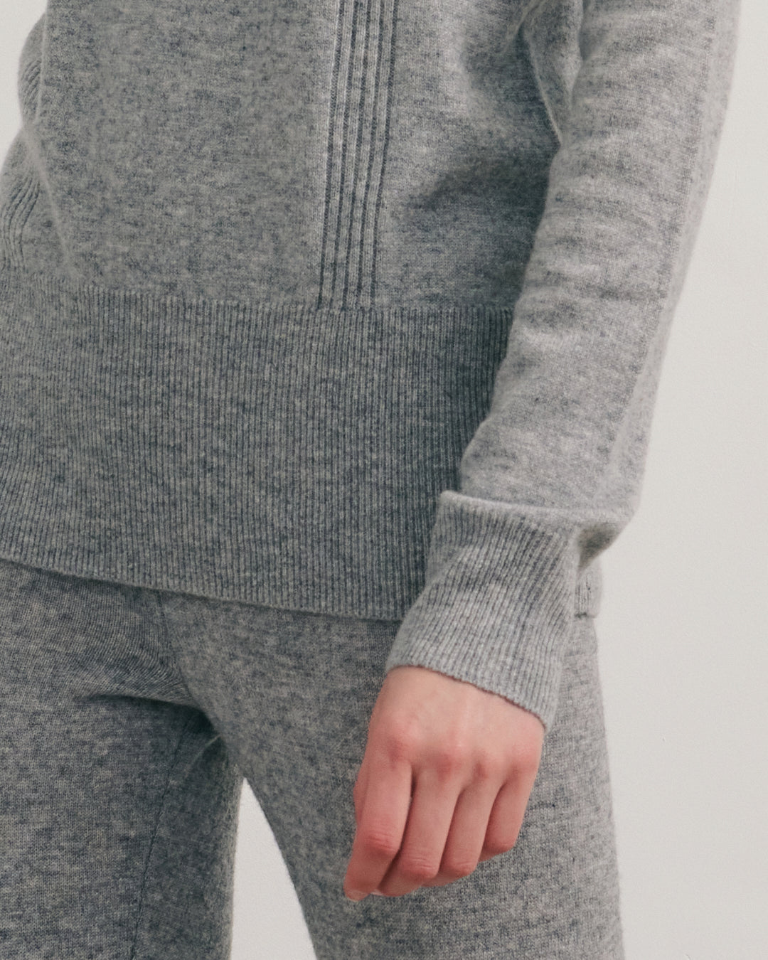 CASHMERE TURTLE NECK TOP - STEEL GREY