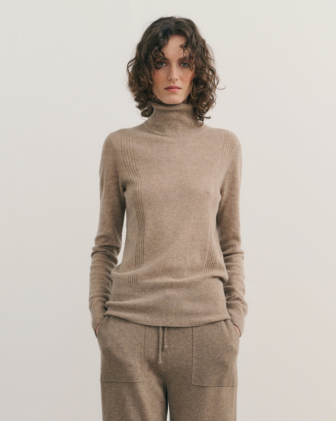 SUPER FINE TURTLE NECK PULLOVER - BISQUE