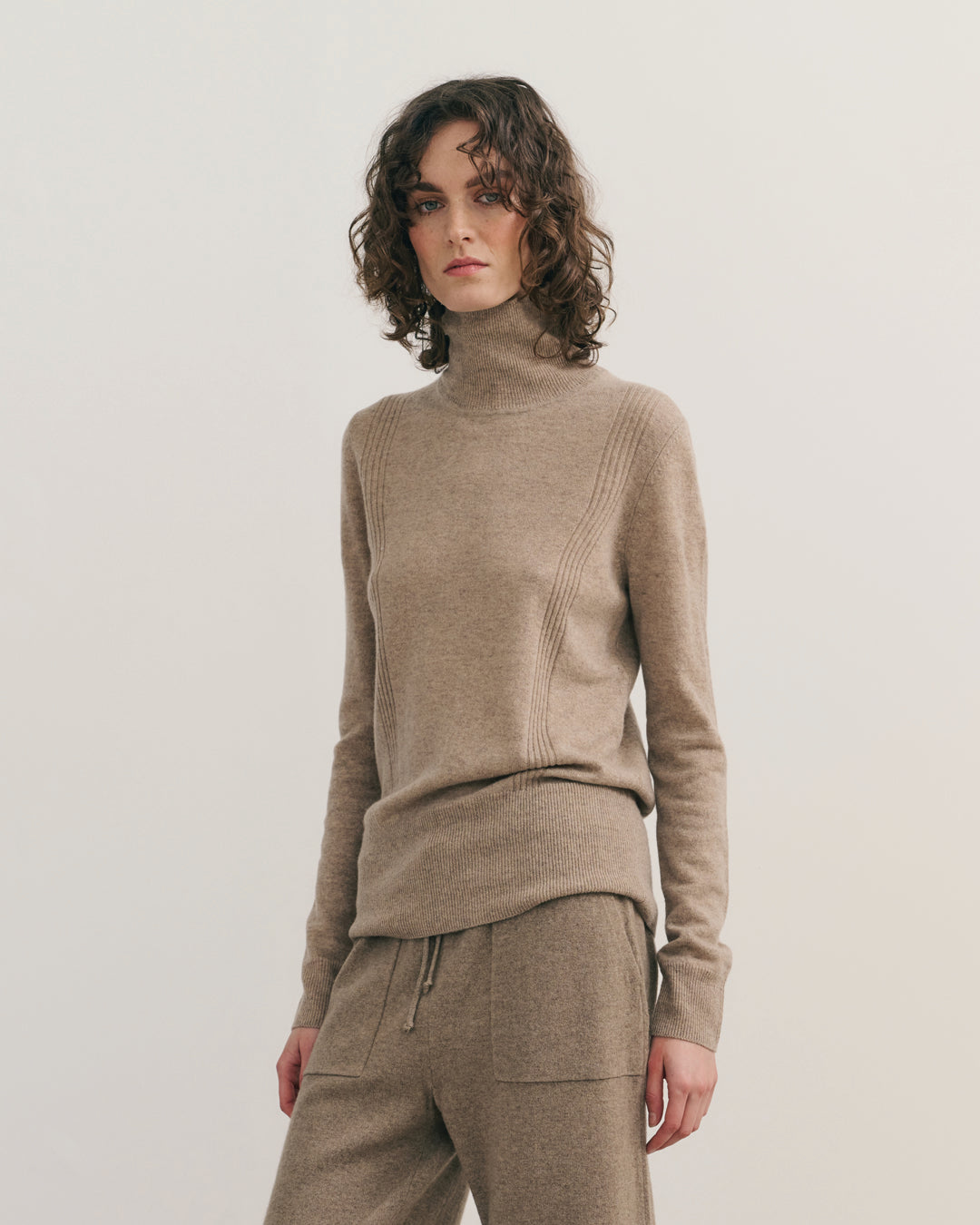 SUPER FINE TURTLE NECK PULLOVER - BISQUE