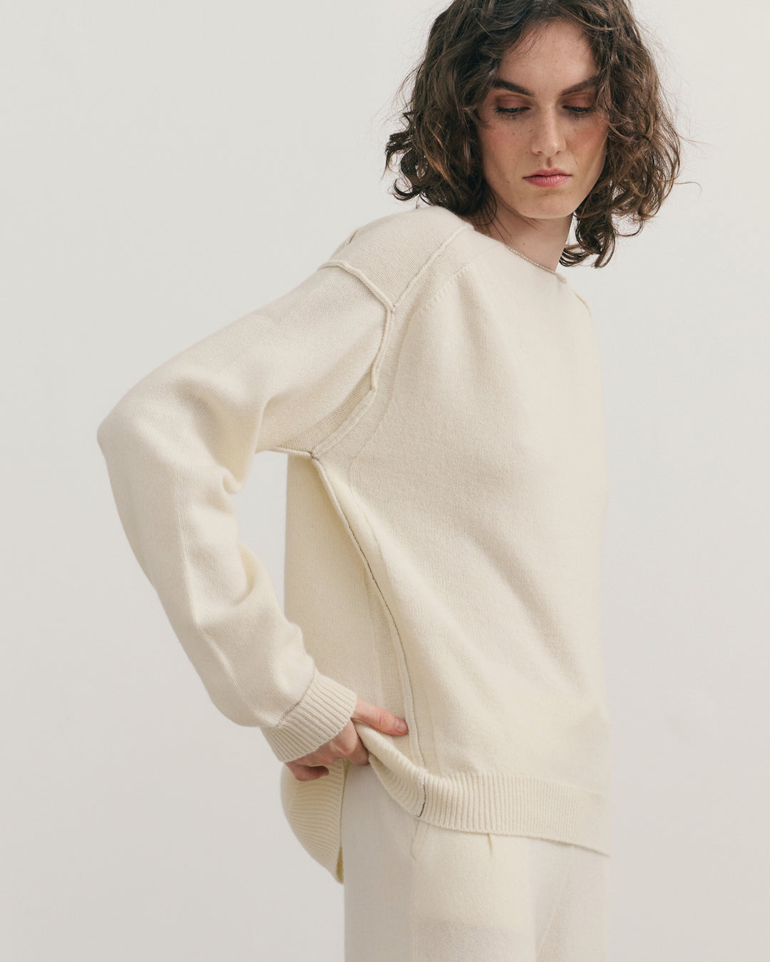 REVERSE ANT STITCH SLOUCHY PULLOVER - CREAM RAW