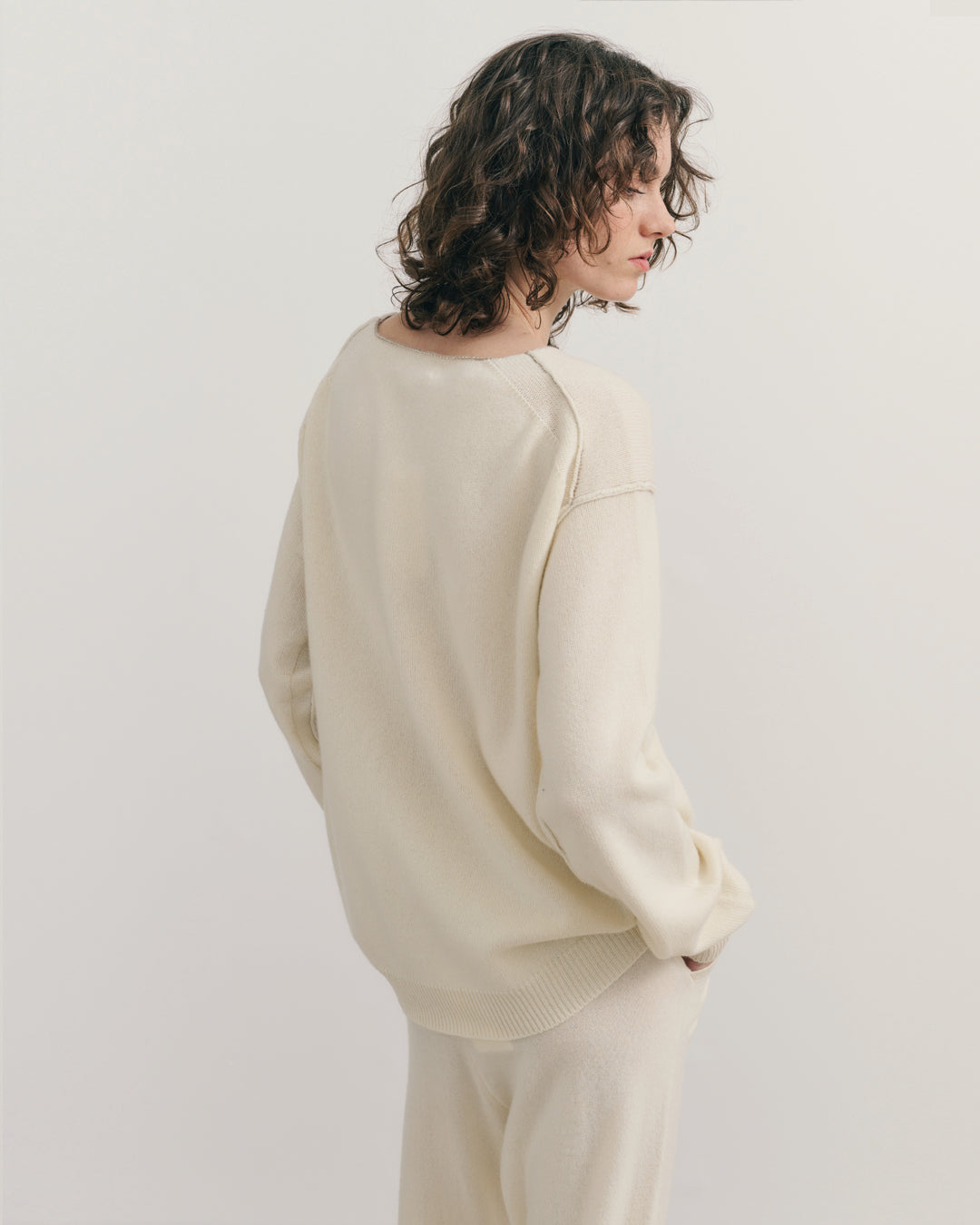 REVERSE ANT STITCH SLOUCHY PULLOVER - CREAM RAW