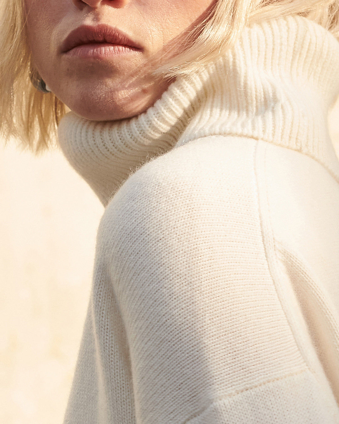 CHUNKY OVERSIZED ROLLNECK PULLOVER - CREAM RAW