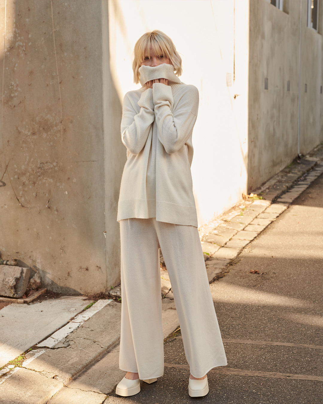 CHUNKY OVERSIZED ROLLNECK PULLOVER - CREAM RAW