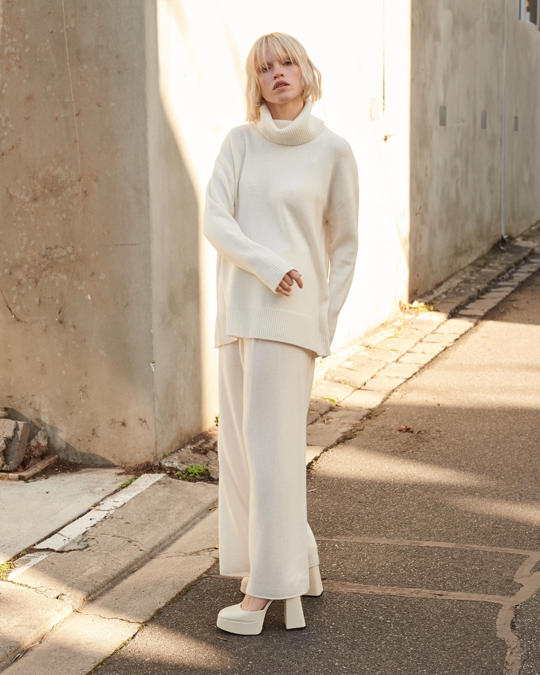 CHUNKY OVERSIZED ROLLNECK PULLOVER - CREAM RAW