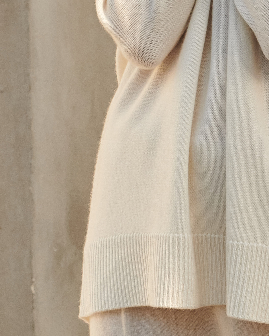 CHUNKY OVERSIZED ROLLNECK PULLOVER - CREAM RAW