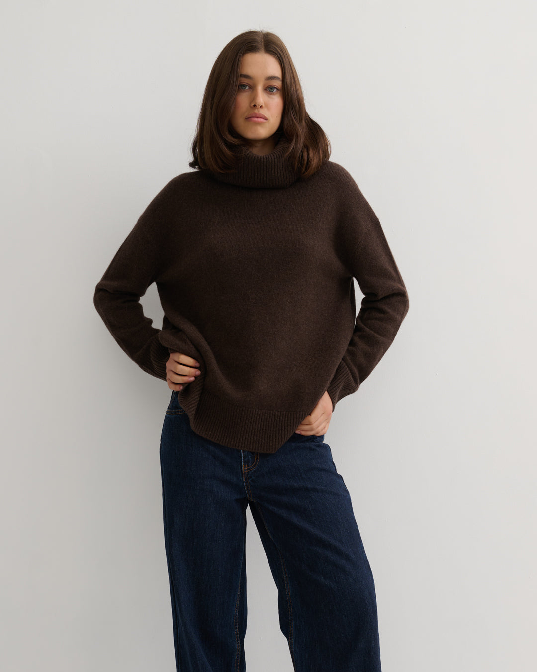 CHUNKY OVERSIZED ROLLNECK PULLOVER - CHOCOLATE