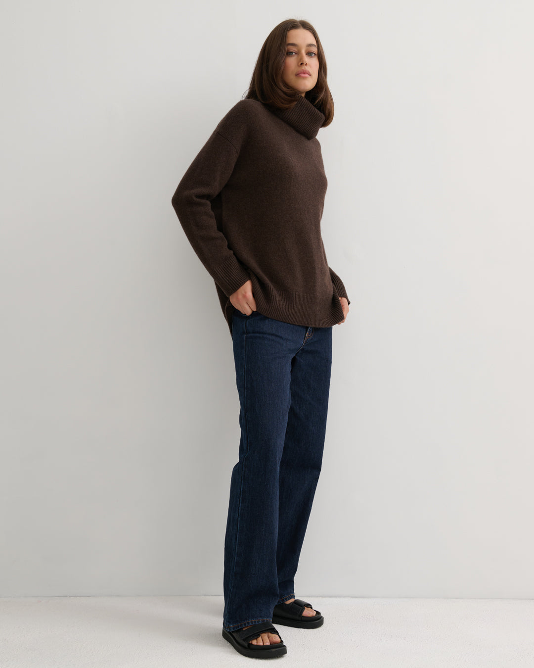 CHUNKY OVERSIZED ROLLNECK PULLOVER - CHOCOLATE