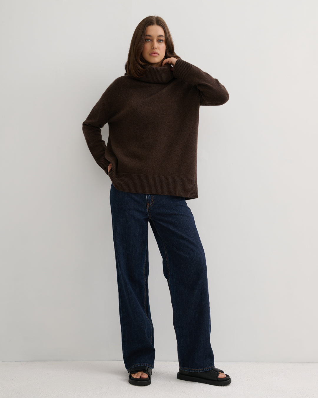 CHUNKY OVERSIZED ROLLNECK PULLOVER - CHOCOLATE