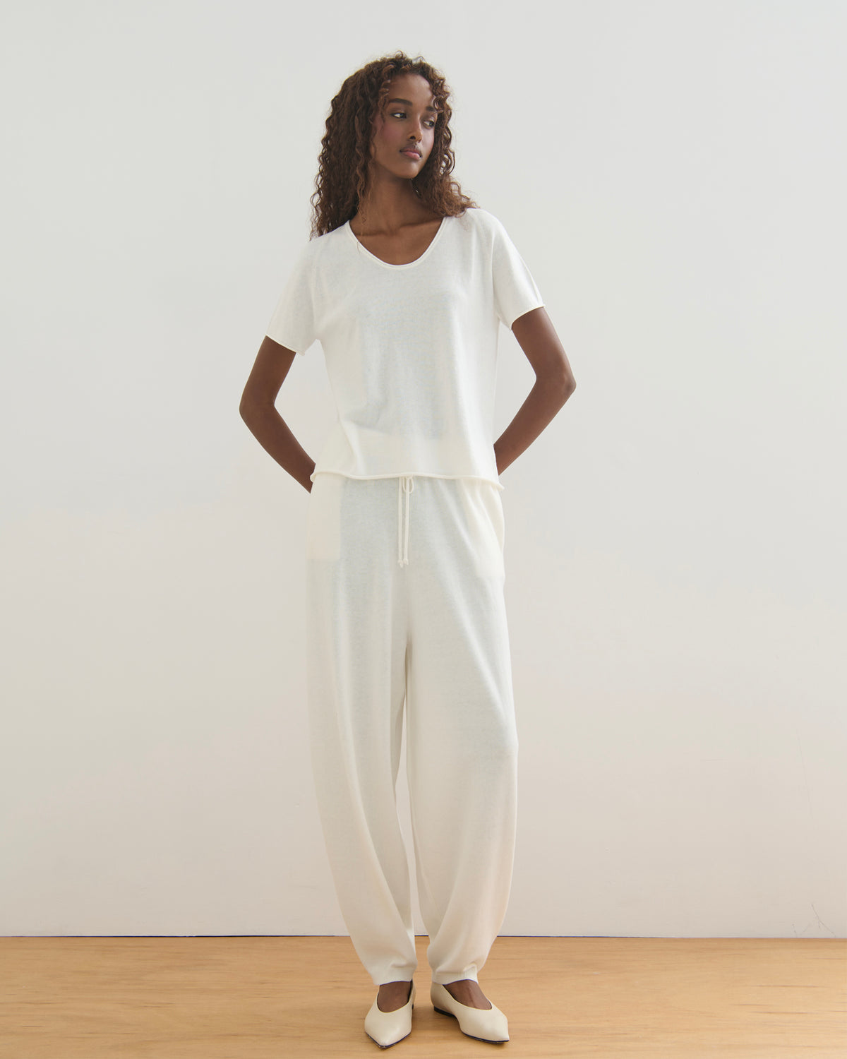 COTTON CASHMERE SCOOP NECK TEE - PEARL WHITE