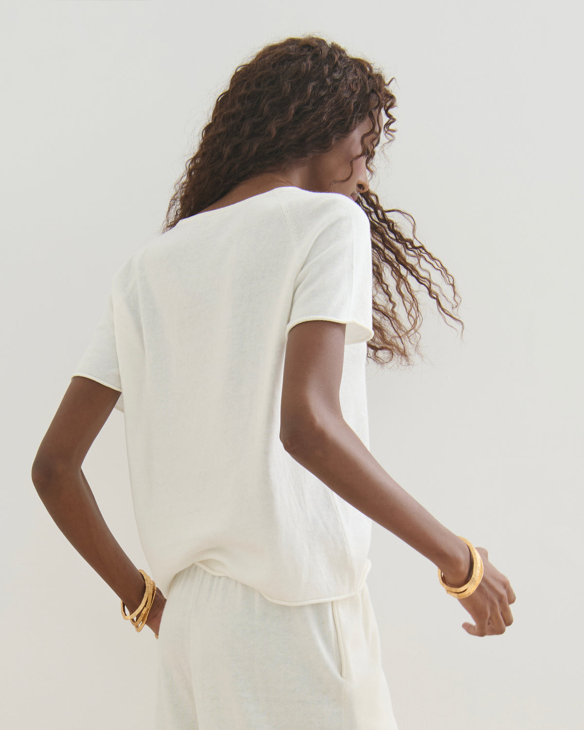 COTTON CASHMERE SCOOP NECK TEE - PEARL WHITE