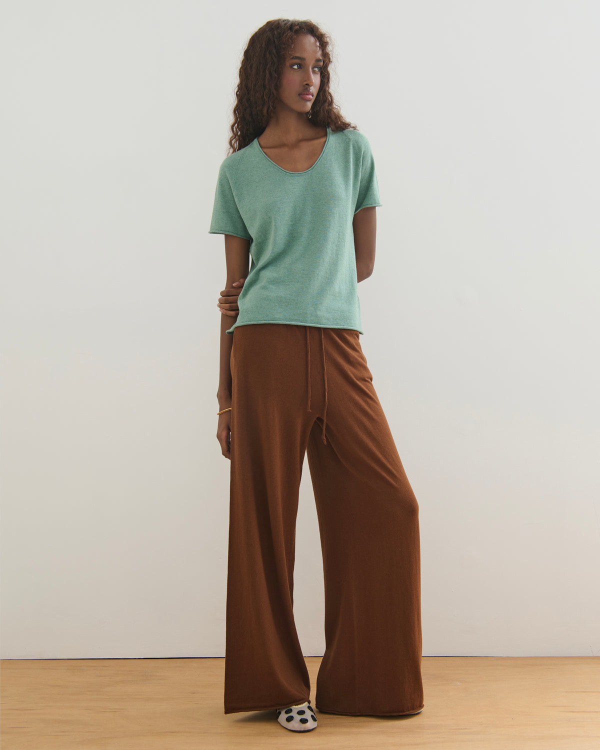 COTTON CASHMERE SCOOP NECK TEE - POWDER GREEN