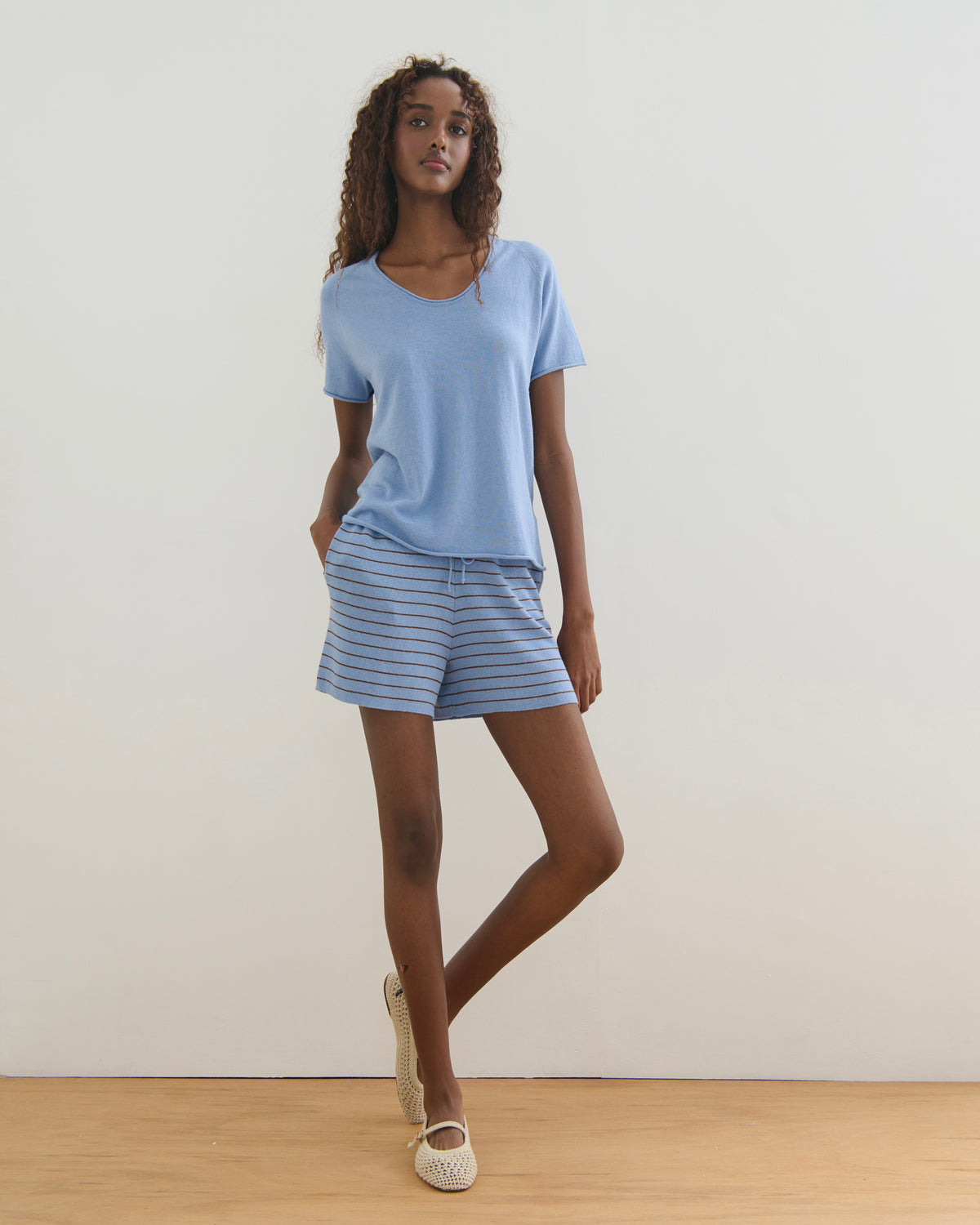 COTTON CASHMERE SCOOP NECK TEE - WASHED DENIM