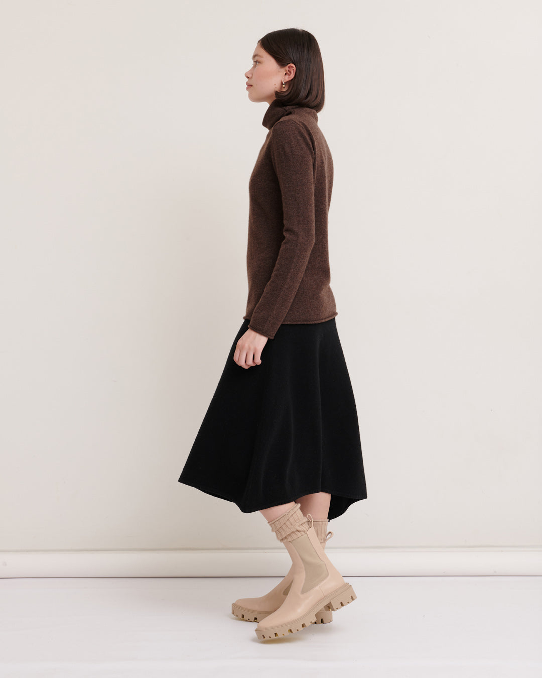 CASHMERE ESSENTIAL ROLL-NECK PULLOVER - CHOCOLATE