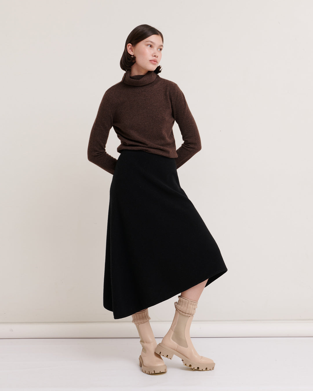 CASHMERE ESSENTIAL ROLL-NECK PULLOVER - CHOCOLATE