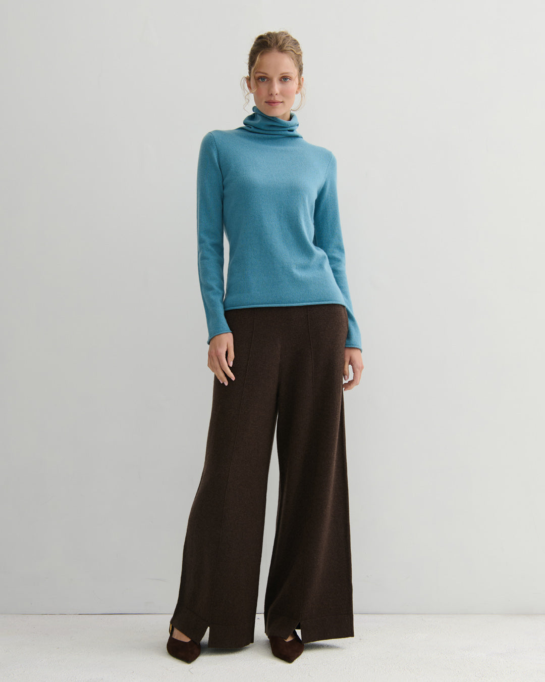 CASHMERE ESSENTIAL ROLL-NECK PULLOVER - LAKE BLUE