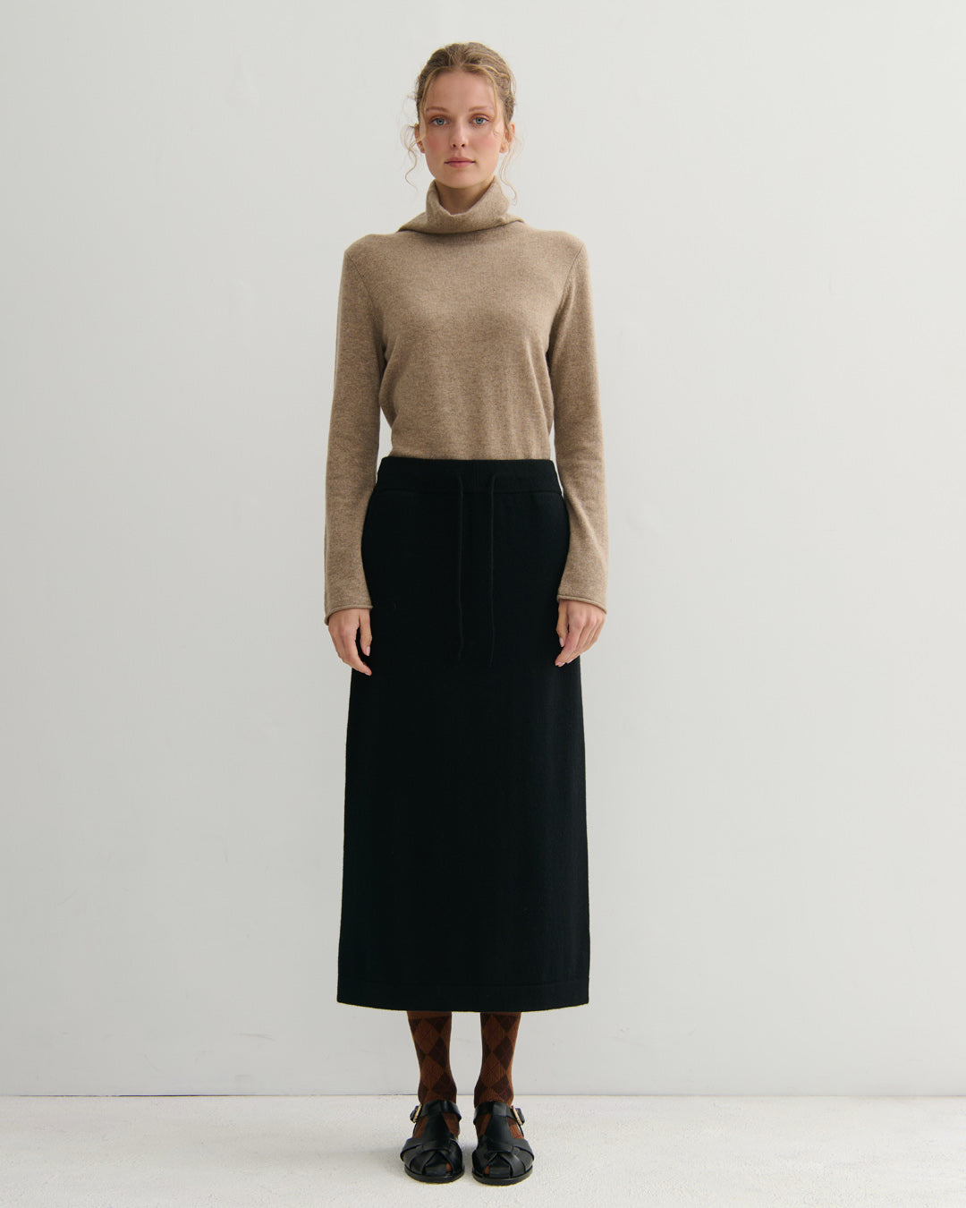 CASHMERE ESSENTIAL ROLL-NECK PULLOVER - SHIITAKE RAW