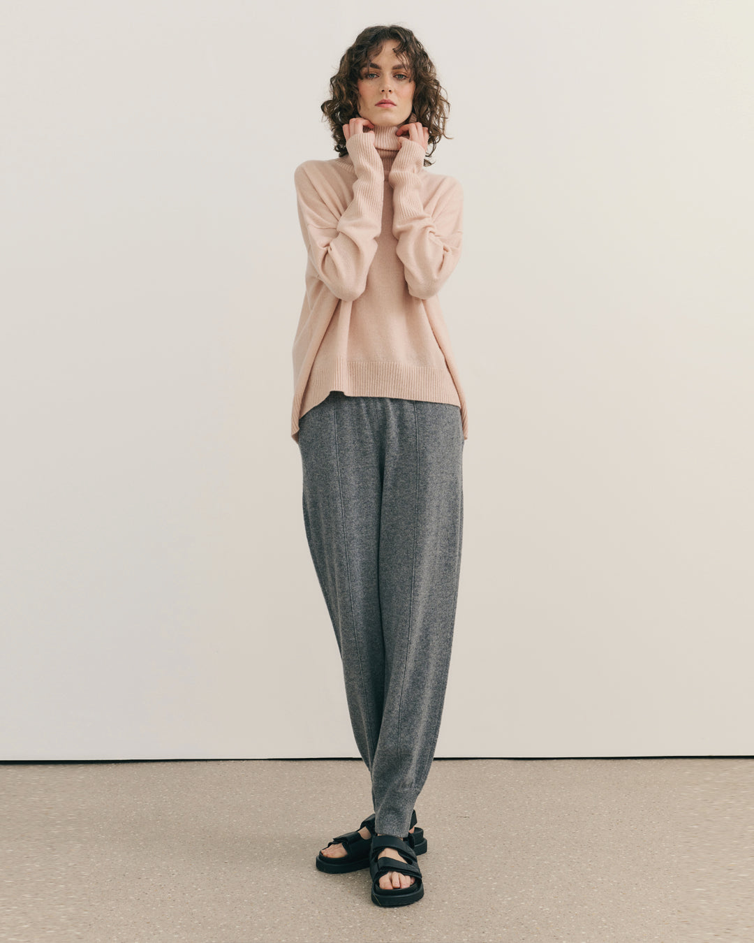 CASHMERE RELAXED ROLL NECK PULLOVER - BLUSH