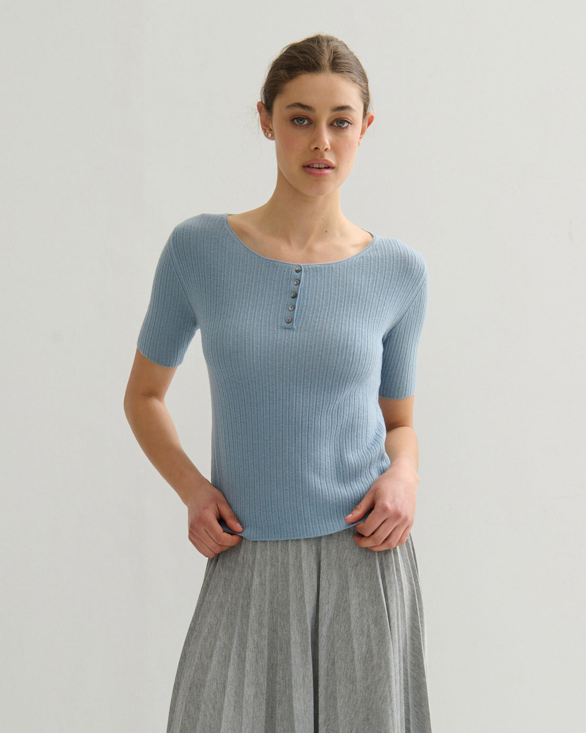 SUPERFINE CASHMERE HENLEY SHORT SLEEVE PULLOVER - HYDRANGEA