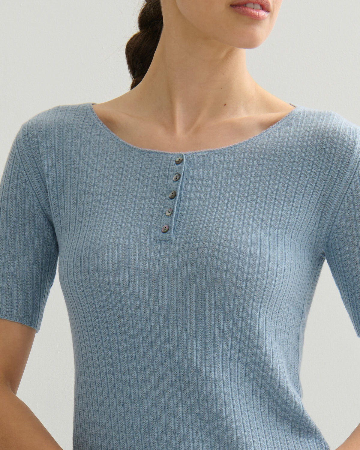 SUPERFINE CASHMERE HENLEY SHORT SLEEVE PULLOVER - HYDRANGEA