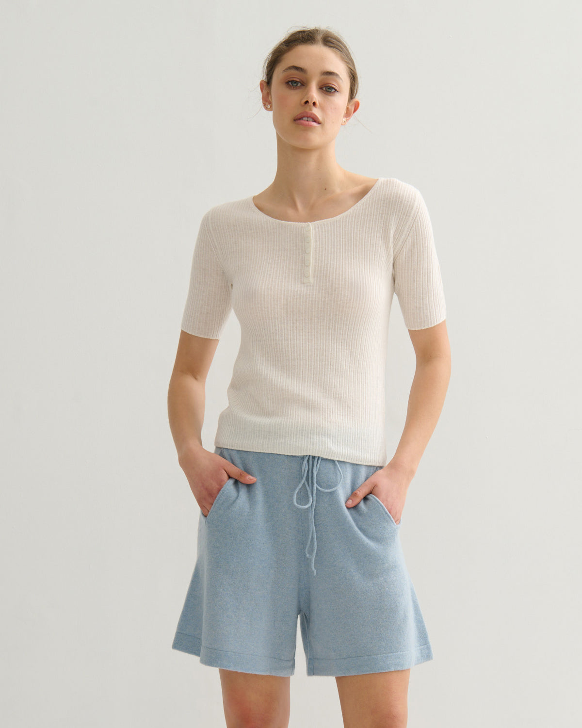 SUPERFINE CASHMERE HENLEY SHORT SLEEVE PULLOVER - CREAM