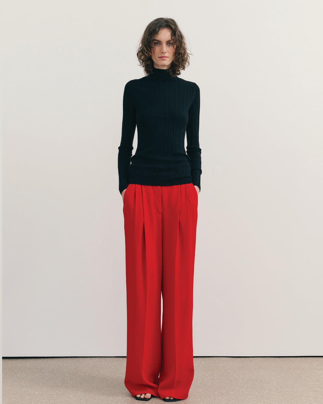 SUPERFINE ALL SEASON CASHMERE MOCK NECK - BLACK